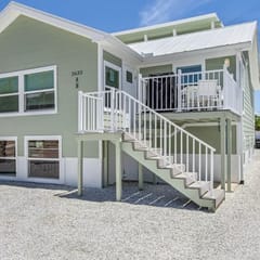 2633 Coconut Sunsets Entire Duplex: Pool, Balconies & Near Beach