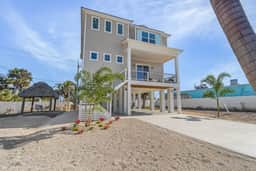 118 Luxury 4 Bed w/ Den 4.5 Bath | Heated Pool & Spa - Image 2