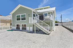 2633 Coconut Sunsets Entire Duplex: Pool, Balconies & Near Beach - Image 4