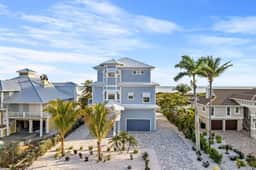 8214 Papa's Boat House Private Beach House: Heated Pool & Ocean - Image 5