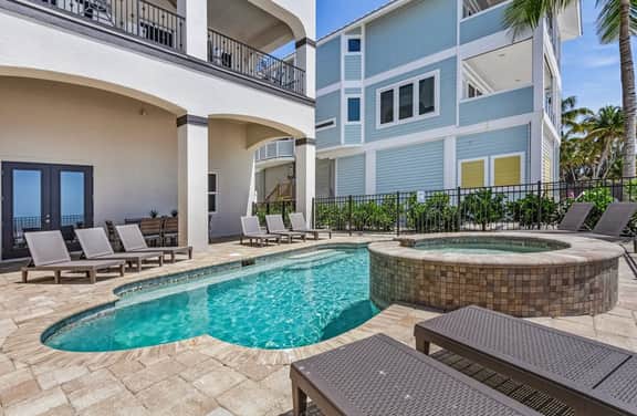 3132/3134 Curious Tides Gulf-Front 10BR Estate: Private Pools, S - Image 2