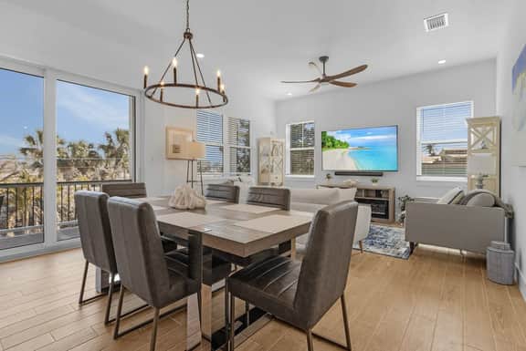 118 Luxury 4 Bed w/ Den 4.5 Bath | Heated Pool & Spa - Image 3