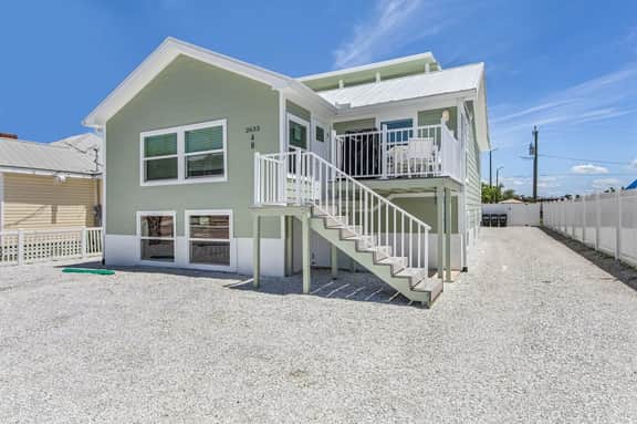2633 Coconut Sunsets Entire Duplex: Pool, Balconies & Near Beach - Image 4