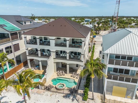 3132/3134 Curious Tides Gulf-Front 10BR Estate: Private Pools, S - Image 1